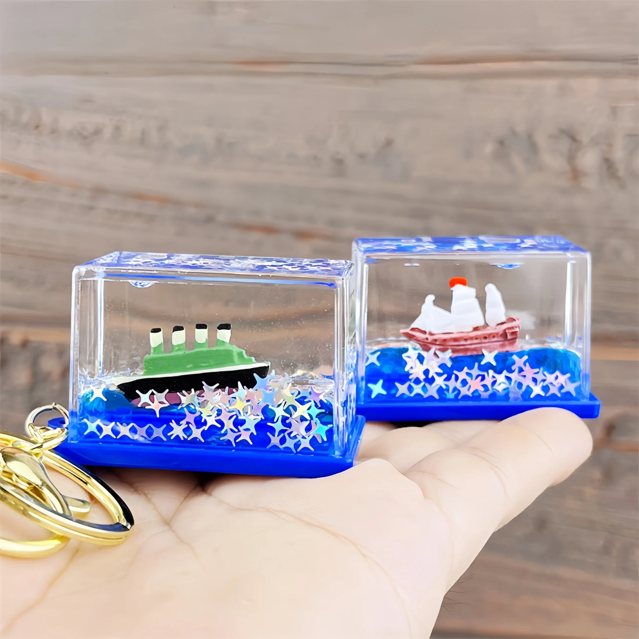 The Titanic Never Sinks Drifting Bottle Keychain Pendant, Creative Pendant Keychain, Pirate Ship Oil-Filled Quicksand Bottle Gift, Party Favors, Quicksand Pendant