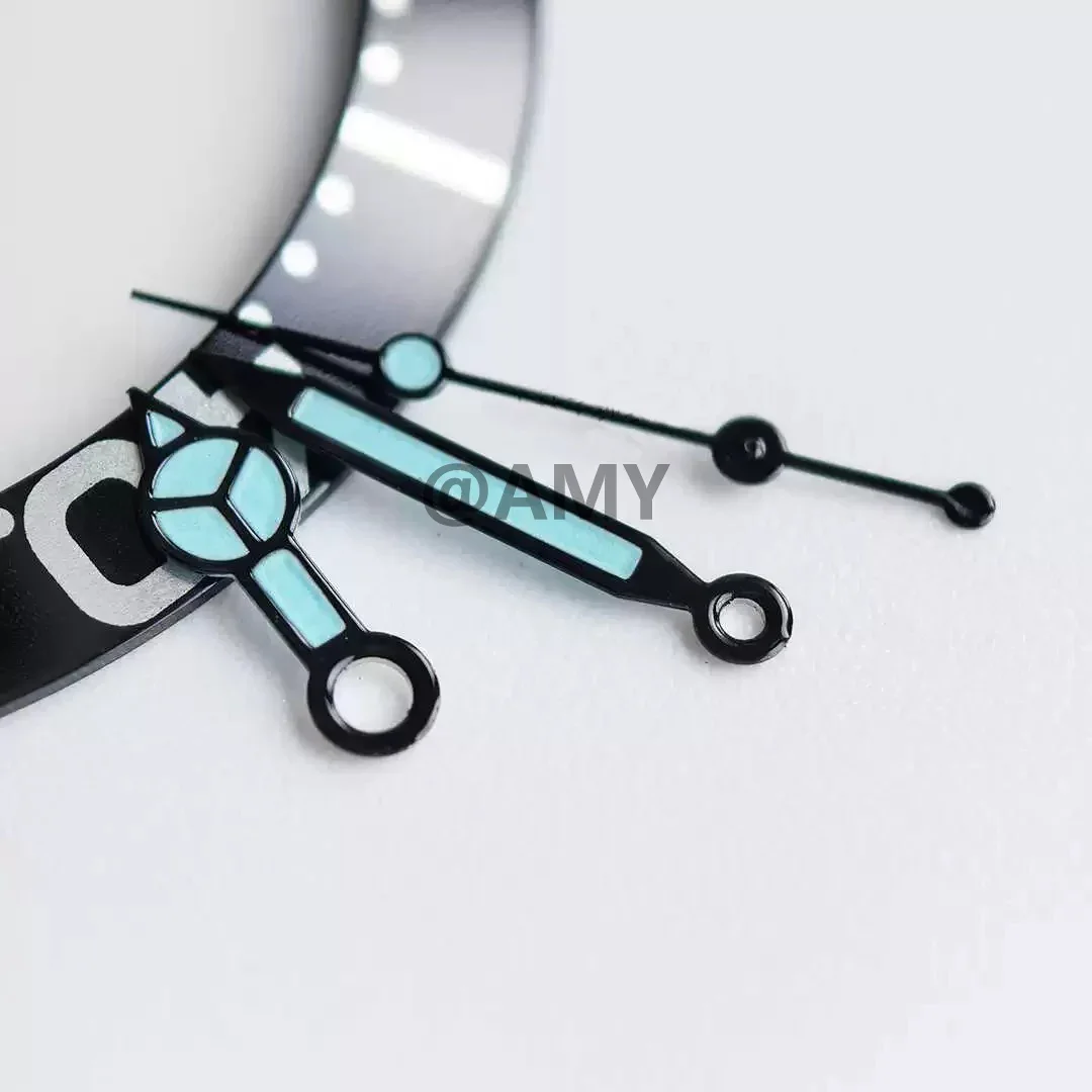 The modified watch hands feature a three-hand lightning second hand in color and luminescent, suitable for the NH35/NH36/4R/7S m