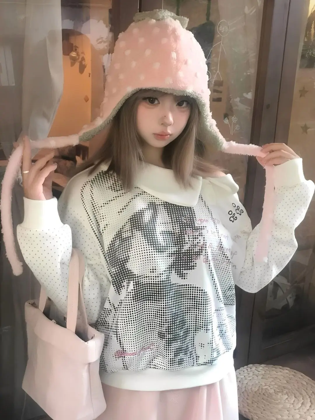 

American Y2K Graffiti Print Diagonal Shoulder Hoodie Women's Autumn Winter New Doll Collar Polka Dot Spicy Long Sleeve Top