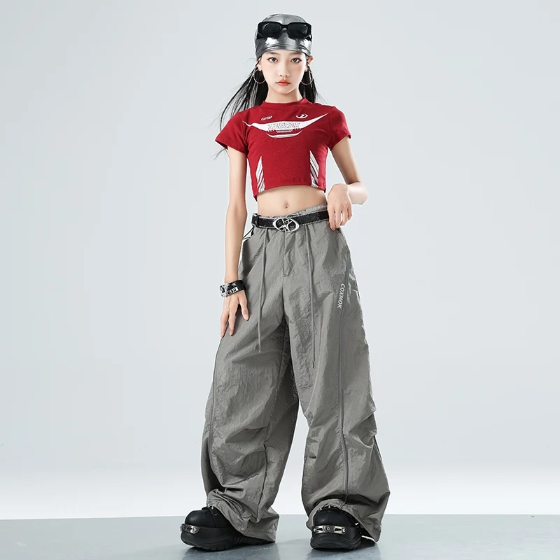 K-pop ชุดเวทีสาวแฟชั่นเสื้อผ้าแจ๊สเต้นรํา Hip-Hop Dance เสื้อผ้าสีแดง Crop Tops กางเกง XH2823
