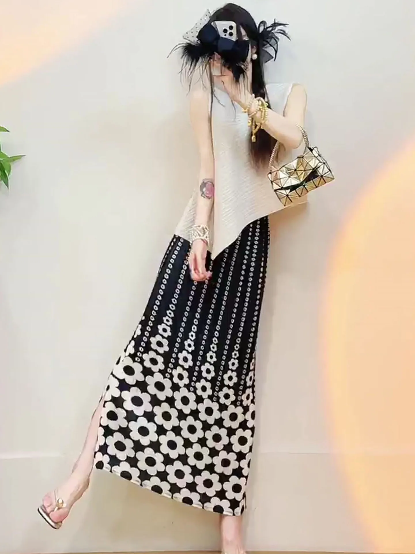 

Летний белый комплект из асимметричного топа без рукавов и юбки, женский модный ансамбль, плиссированная юбка средней длины, повседневный стиль