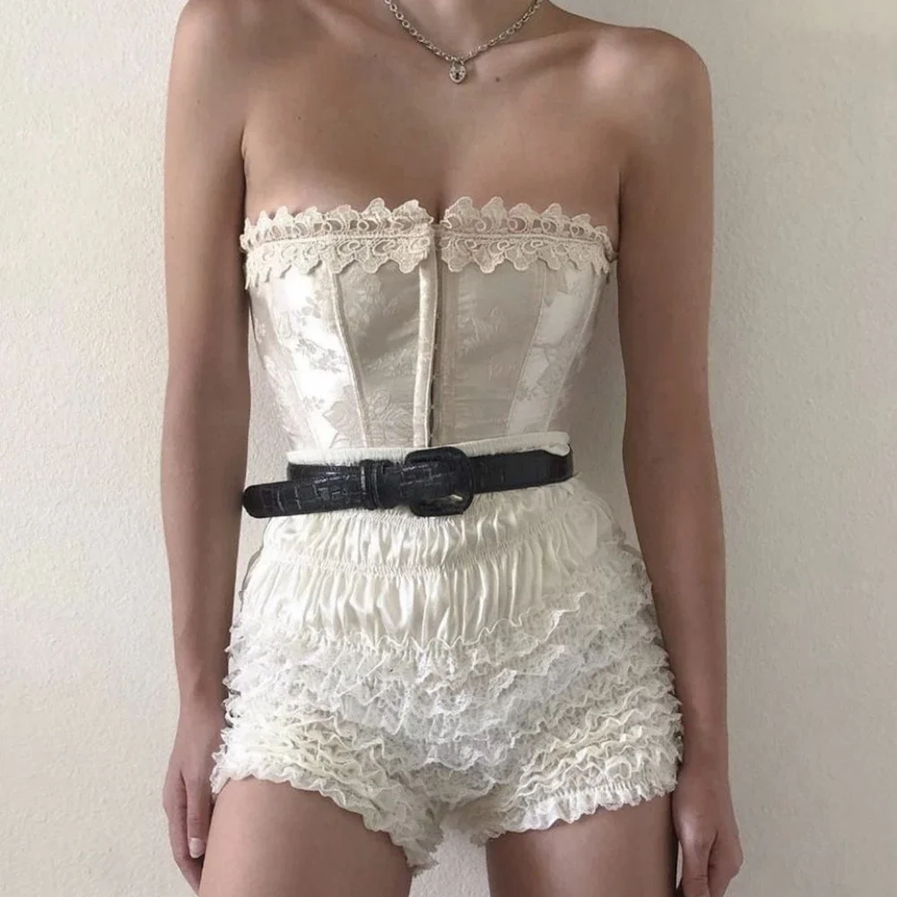 

Women's Y2K Vintage Summer Ruffled Elastic Waist Fairycore Floral Lace Layered Shorts for Beach Nightclub Streetwear