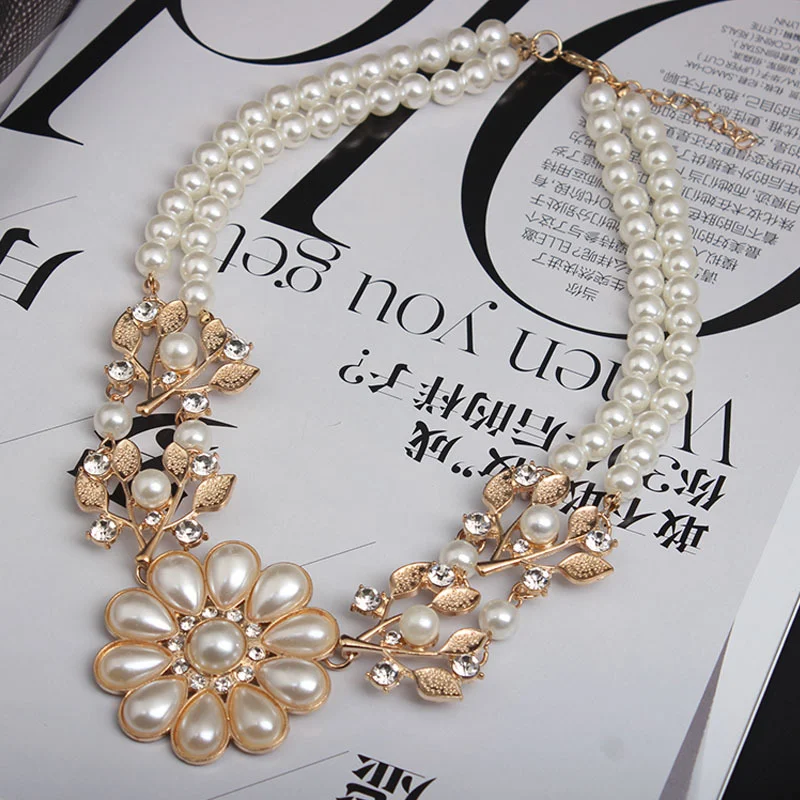 Korean fashion star-style pearl and diamond flower short choker necklace as a hundred-piece accessory set