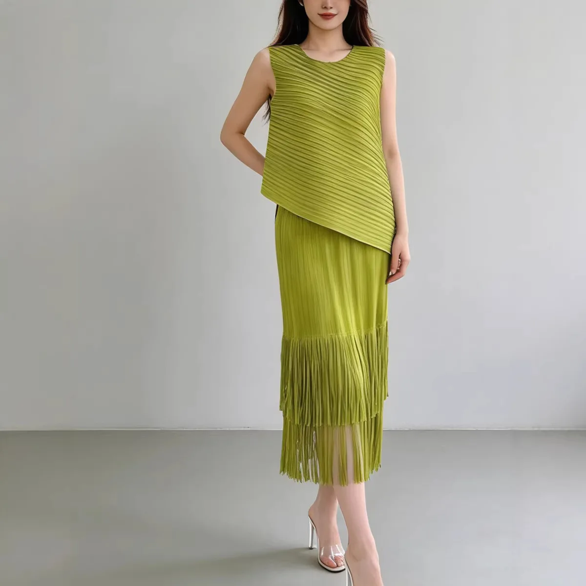 Miyake Fashion Women's Two-Piece Set: Loose-fitting Short Casual T-shirt Top with Tassel Skirt (Summer)