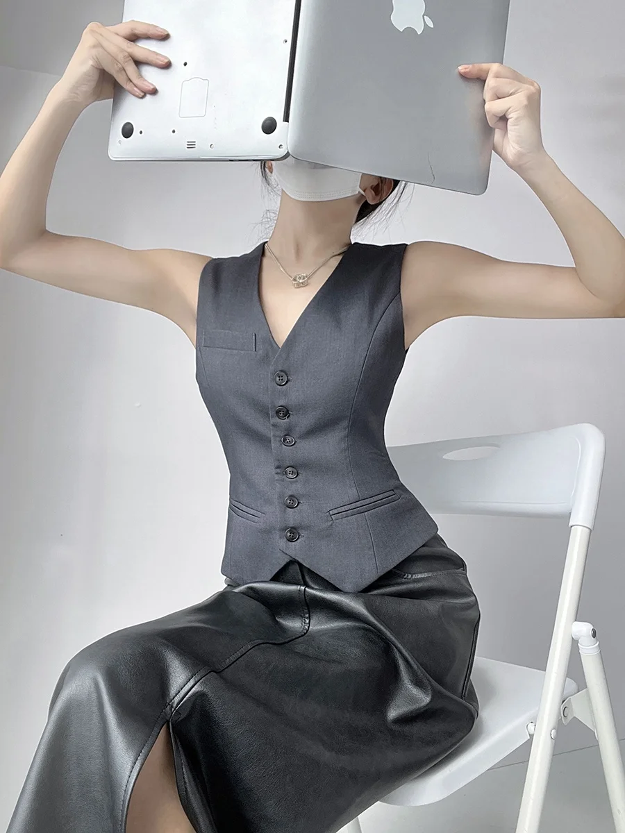 

Серый приталенный жилет без рукавов для женщин, весенне-летний укороченный топ с V-образным вырезом и открытыми плечами, на пуговицах, однотонный, из полиэстера