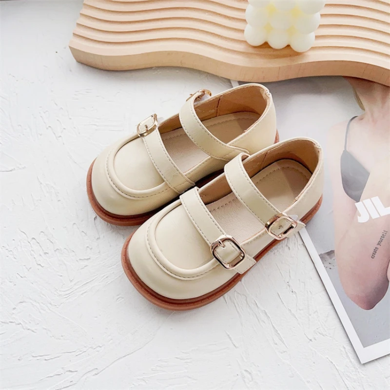 

Spring into Fashion: Korean-Style Girls' Leather Shoes with Lace and Bow Accents