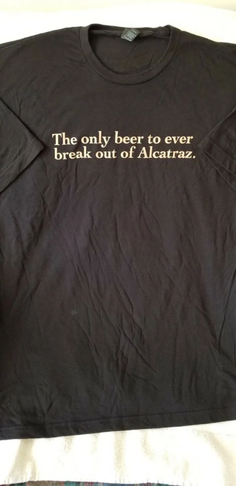 Nueva camiseta negra Alcatraz de Dos Equis 'El hombre más interesante del mundo'