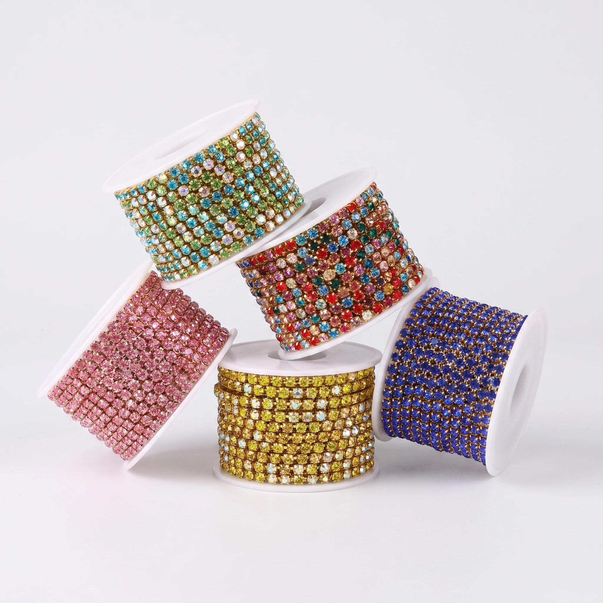 Goldfarbene Metallkralle, hochdichte Strass-Kettenborte, AB-Farben-Mix, SS6-SS12/2mm-3mm, zum Aufnähen oder Kleben für Kleidungsdekoration. – Detail 3