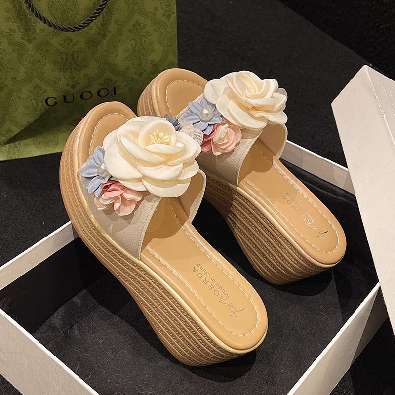 Damen Keilsandalen 2026 Neue Sommer Damen Slip-on Hochhackige Modische Damenschuhe Bequeme Blumen Outdoor Plateau-Sandalen