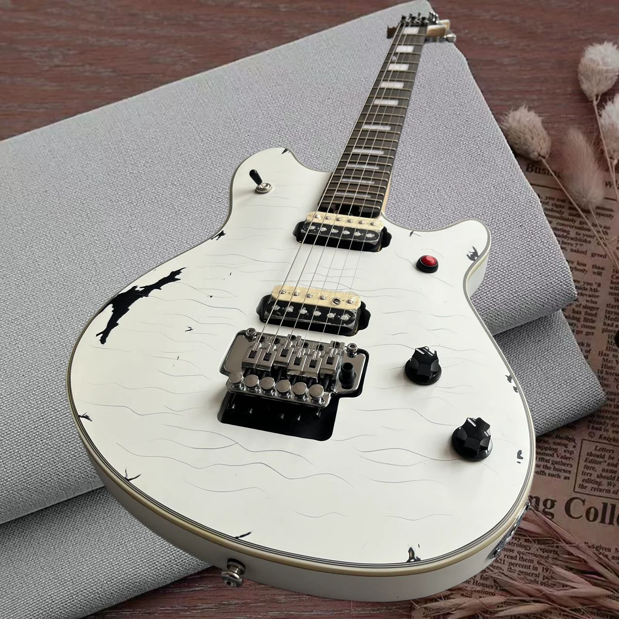 Electric guitar, factory customized, maple neck, peach blossom heart body, human ERP, in stock, fast and free shipping