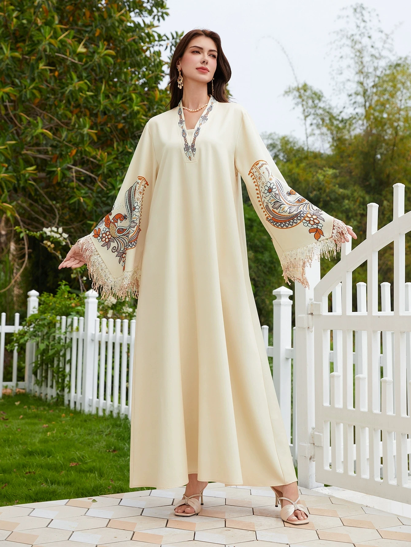 

Muslim Luxury Fashion Women's Robe V-neck Printed Tassel Temperament Middle East Saudi Arabia Islamic Ramadan Dress Abaya