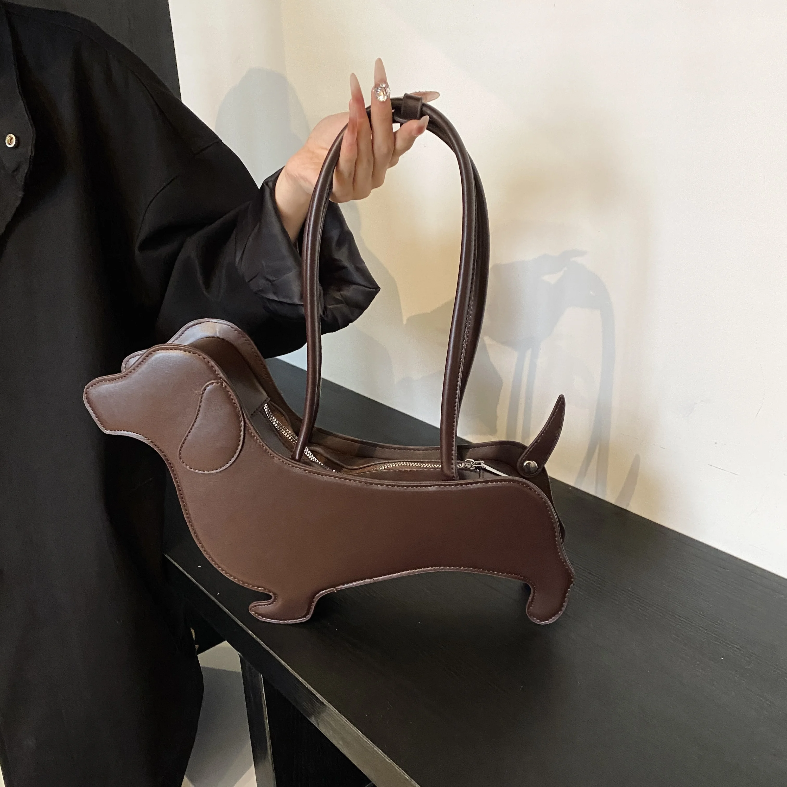 INS three-dimensional dachshund shoulder bag pu fabric retro handbag Korean minority design underarm bag image 3