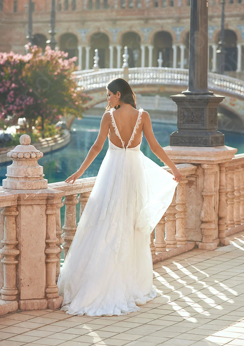 Customized Charming Empire Wedding Dresses Lace 2025 Bridal Gowns Sleeveless Bride Dresses with Straps Wedding Gowns Back Out