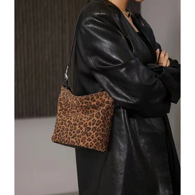 Fashion leopard print frosted cowhide bag 2024 new bucket bag female leather niche high-grade single-shoulder Tote bag