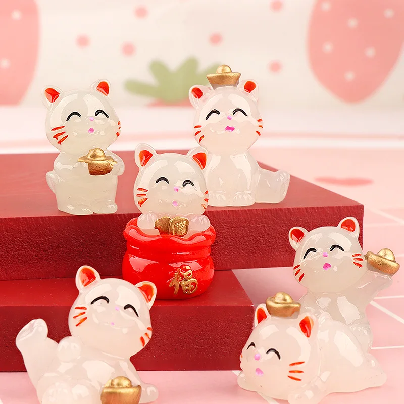 Luminous Cartoon Lucky Cat Mini Figurines Miniature Decoration Cute Glow In The Dark Cats Garden Bonsai Home Decorations Craft