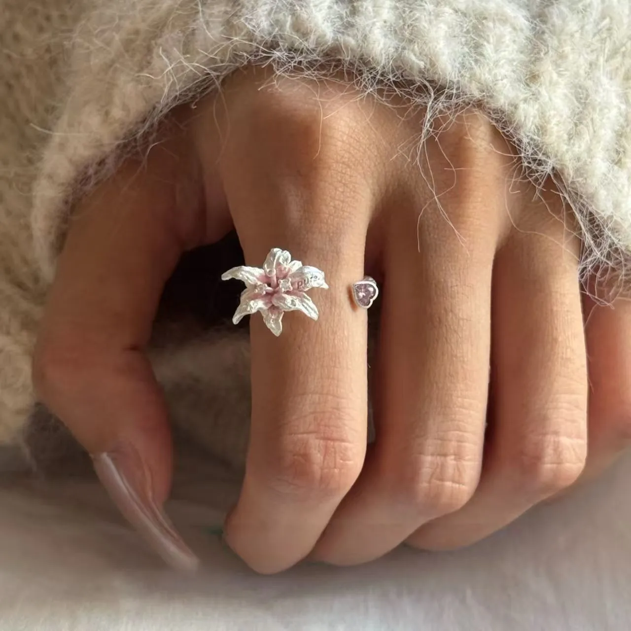 Fashion Sweet Temperament Pink Floral Unique Lily Flower Open Ring for Women Holiday Party Finger Decoration Jewelry Accessories