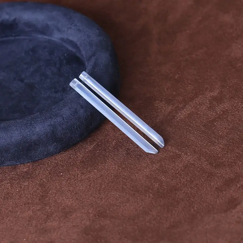 天然シモファーンブレードペンダント：シルバーブルーのチャトヤント宝石ジュエリー、ミニマリストやクリスタル愛好家向け 56x4x3mm-3.3g