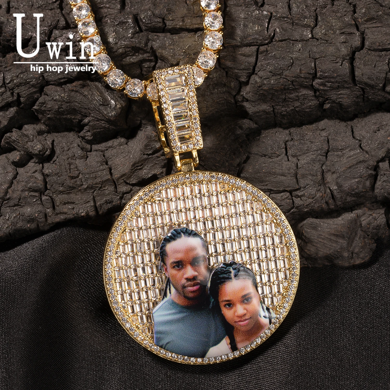 

Uwin Iced Out 2 размера, круглый медальон, индивидуальный кулон с фотографией памяти, ожерелье с цирконием, гравировка сзади для мужчин и женщин, ювелирные изделия в стиле хип-хоп