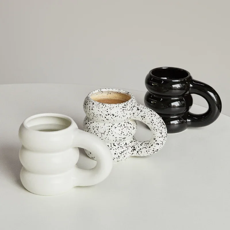 Creative Water Cup Ceramic Mug Nordic Coffee Cups with Big Handrip Colored Ceramics Big Juice Mugs Heating mug Helldivers  Tazos