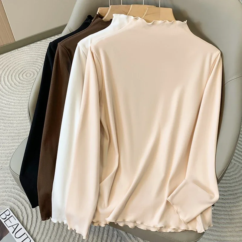 ملابس داخلية للخريف والشتاء مبطنة بالصوف موضة قطع علوية كبيرة الحجم 2025 مقاس كبير تي شيرت نسائي بأكمام طويلة وياقة مدورة مخملية