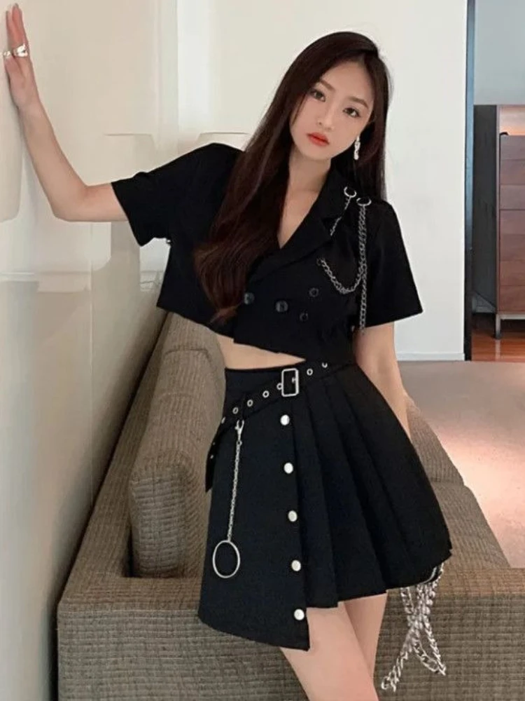 

Женский летний комплект 2026: черная короткая плиссированная мини-юбка во французском стиле и топ, повседневный уличный образ из двух предметов