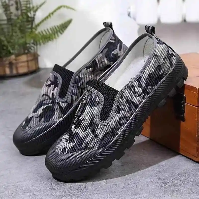 

Men's Safety Work Shoes Slip-On Spring Summer Camouflage Print Comfortable No-Tie Construction Work Boots Protective Footwear
