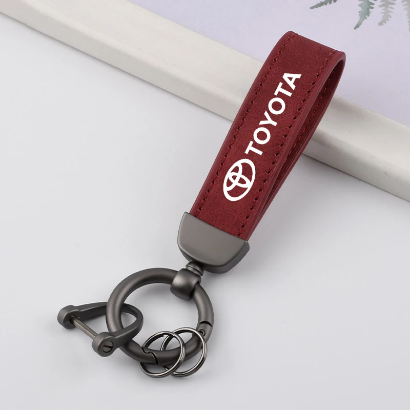 Metal Leather Car Key Ring Auto Keychain Buckle For Toyota Camry RAV4 Land Cruiser Highlander Corolla Keyring Accessories