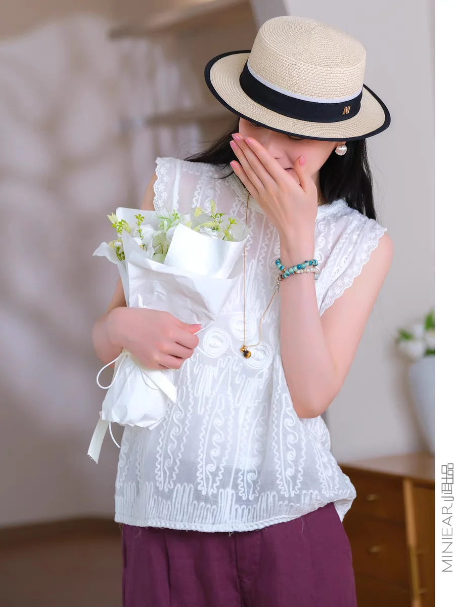 Artistic Loose Women's Cotton Tank Top Embroidered Line Detailing Sleeveless Tagless Fashionable Summer Outerwear