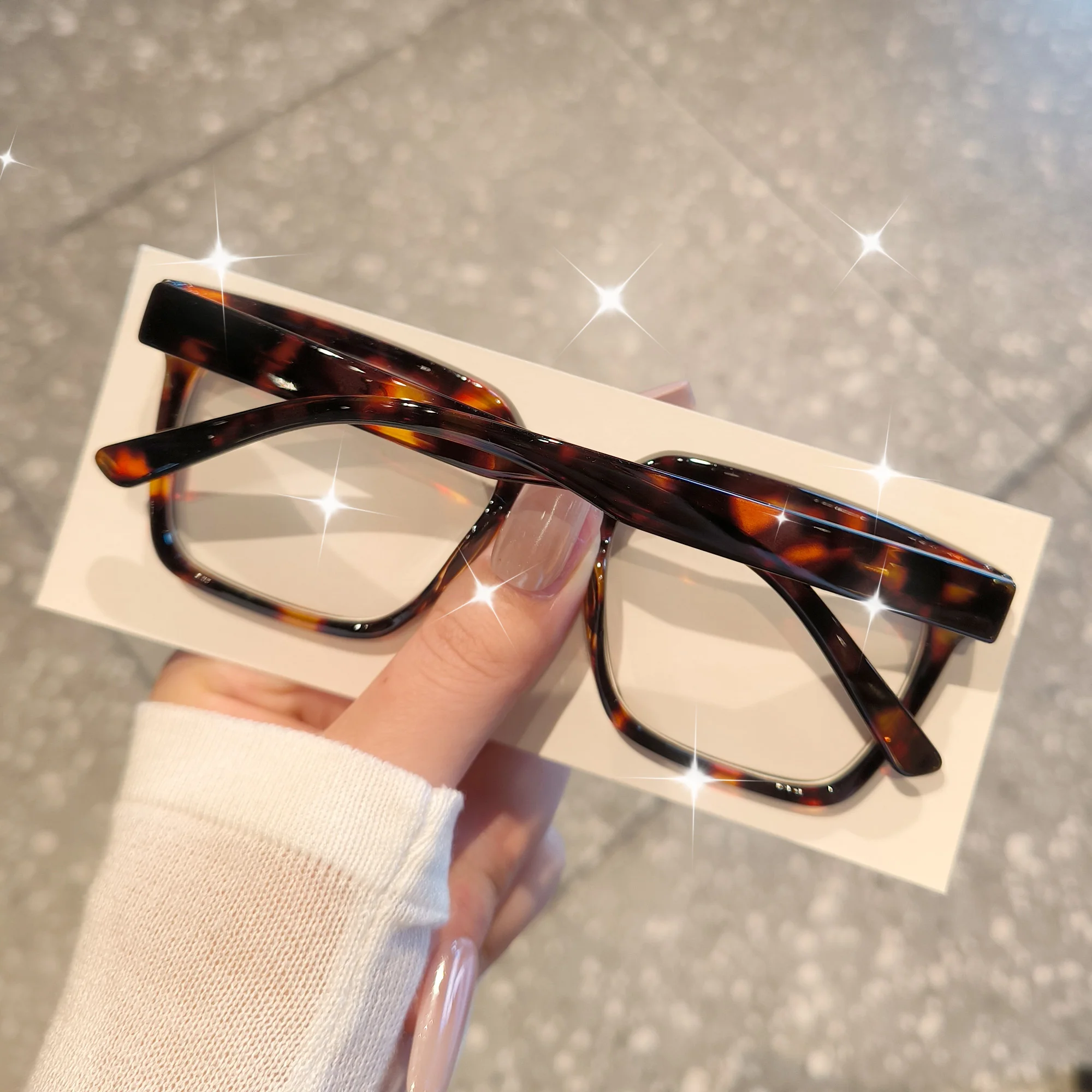 Lesebrille im Oprah-Stil für Damen und Herren, quadratische Computerlesebrille mit Federscharnier, +1,0 bis +4,0 – Detail 12