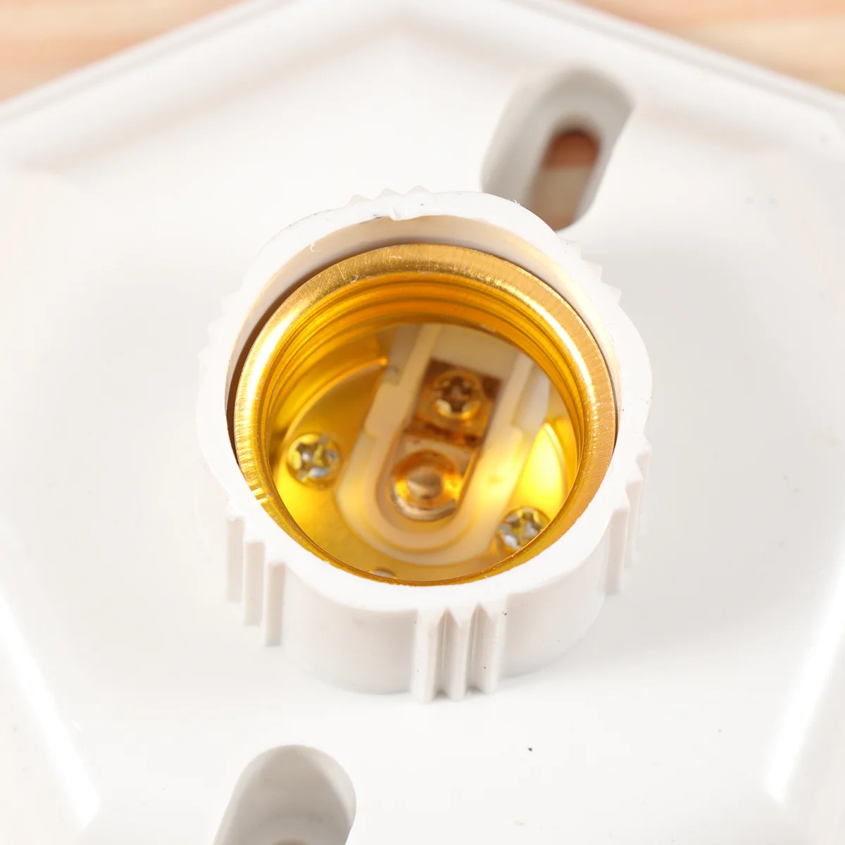 

2Pcs E27 Light Base Safe and Convenient for Home Office Store 250V 6a Lamp Holder E27 Screw Lamp Holder