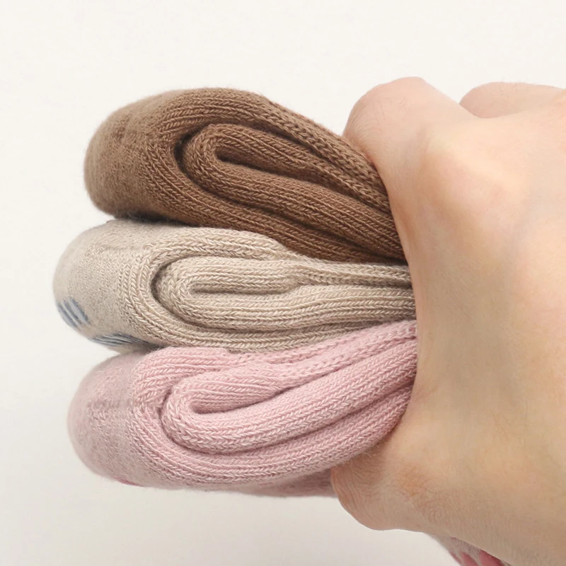5 Paar gestreifte, rutschfeste Baby-Bodensocken, Kinder-Cartoon-Tier-Mittelknie-Socken, geeignet für alle Jahreszeiten – Detail 4
