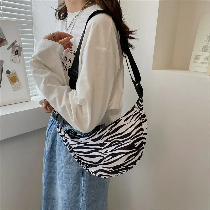 New Harajuku Fashion Leopard Crossbody Bags Women Zipper Portable All-match Shoulder Hobos Handbag Ins Oxford Small Bag Ulzzang