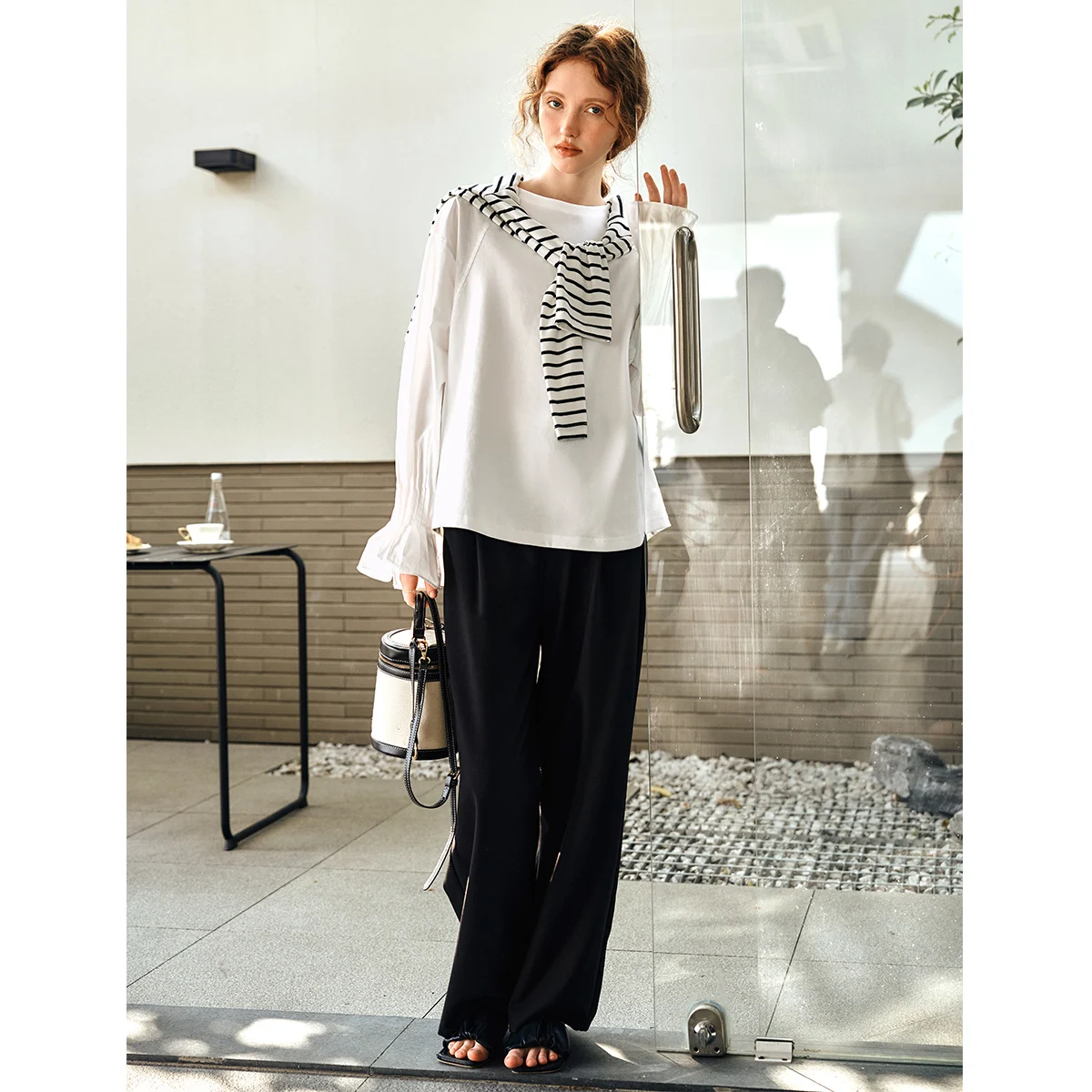 OLrain Classic White Women Blouses 2025 Spring Summer Cotton Patchwork O Neck Folds Flare Sleeve Casual Lazy Pullover M57CT96081