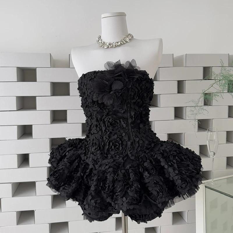 

Вечернее мини-платье-футляр с 3D-розами и цветочным узором, без бретелек, черное, с короткими шортами, для женщин