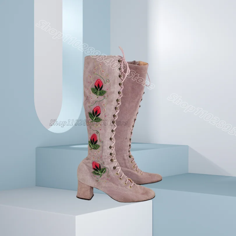 Crème borduurwerk dikke hakken laarzen puntige neus Britse stijl jurk feestontwerp voor vrouwen knielaarzen 2025, Zapatos Para Mujere