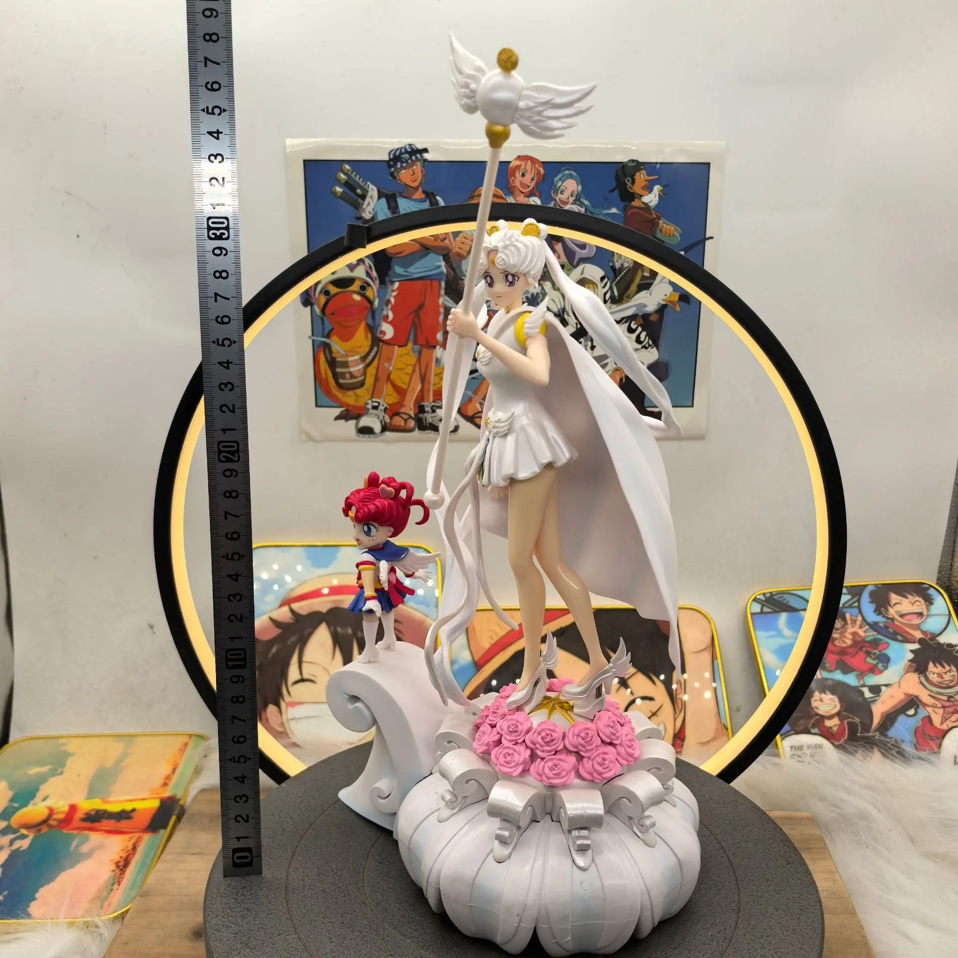 

Коллекционная фигурка Сейлор Мун (37 см): статуэтка GK Цукино Усаги Чиби-Чиби Сейлор Космос из ПВХ, модель для коллекционирования, игрушка, подарок