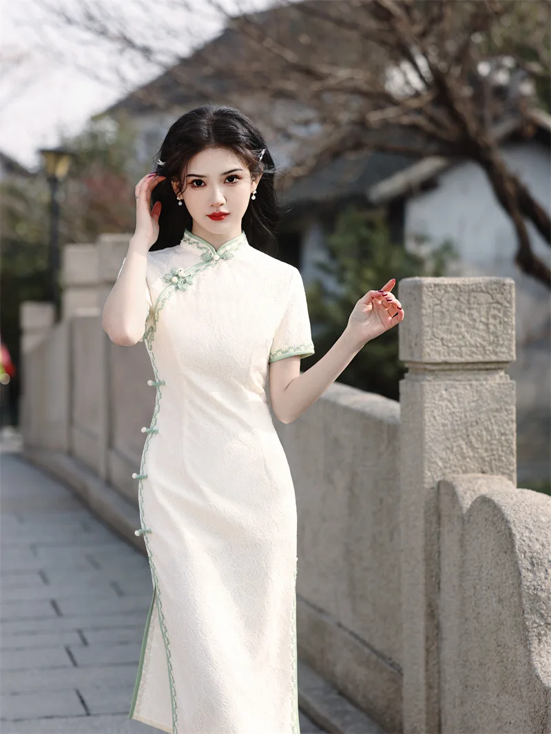 2024 Spring/Summer New Lace Mid length Side Eight Button Lace Qipao Art Retro Girl Mandarin Collar Cheongsam