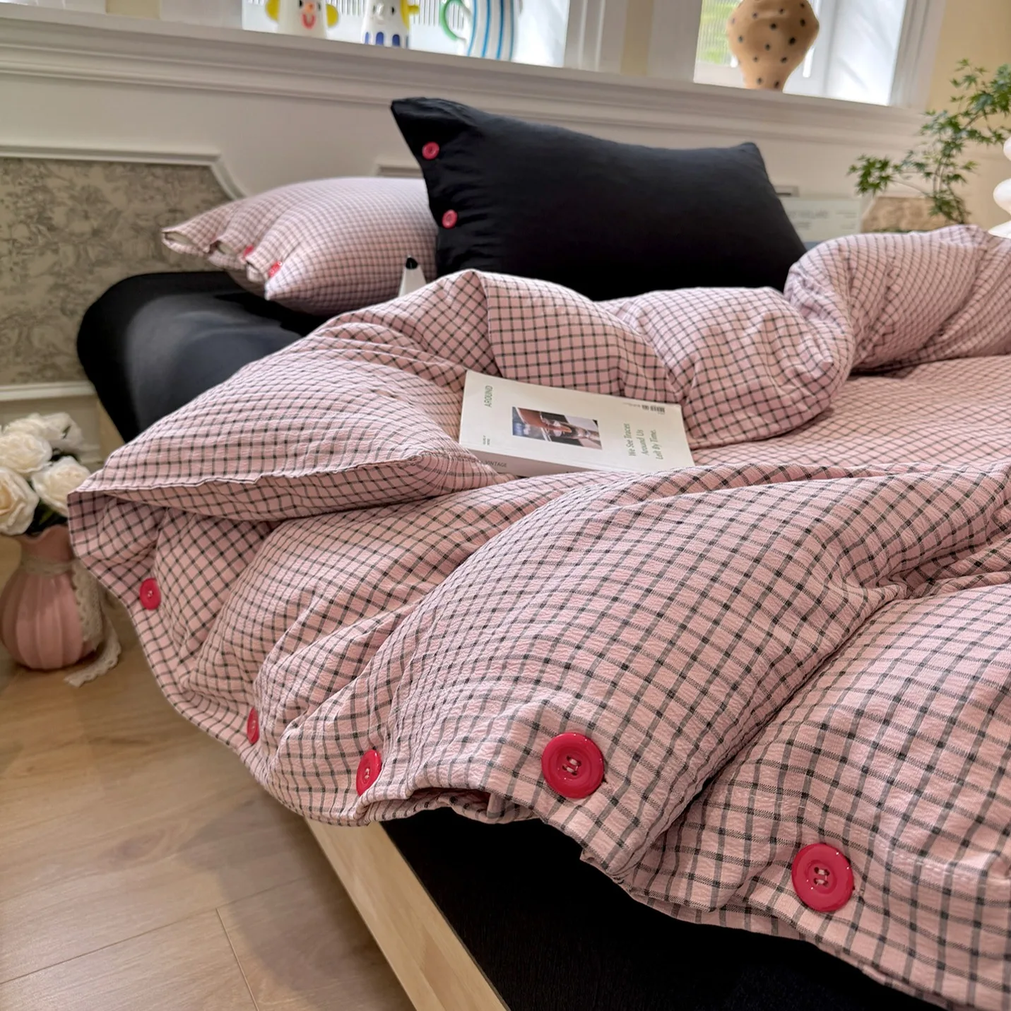 2026 New Bedding Set Grid Button Design Cozy Skin-friendly Duvet Cover Set King Queen Size for Home Bedroom Dormitory Decoration