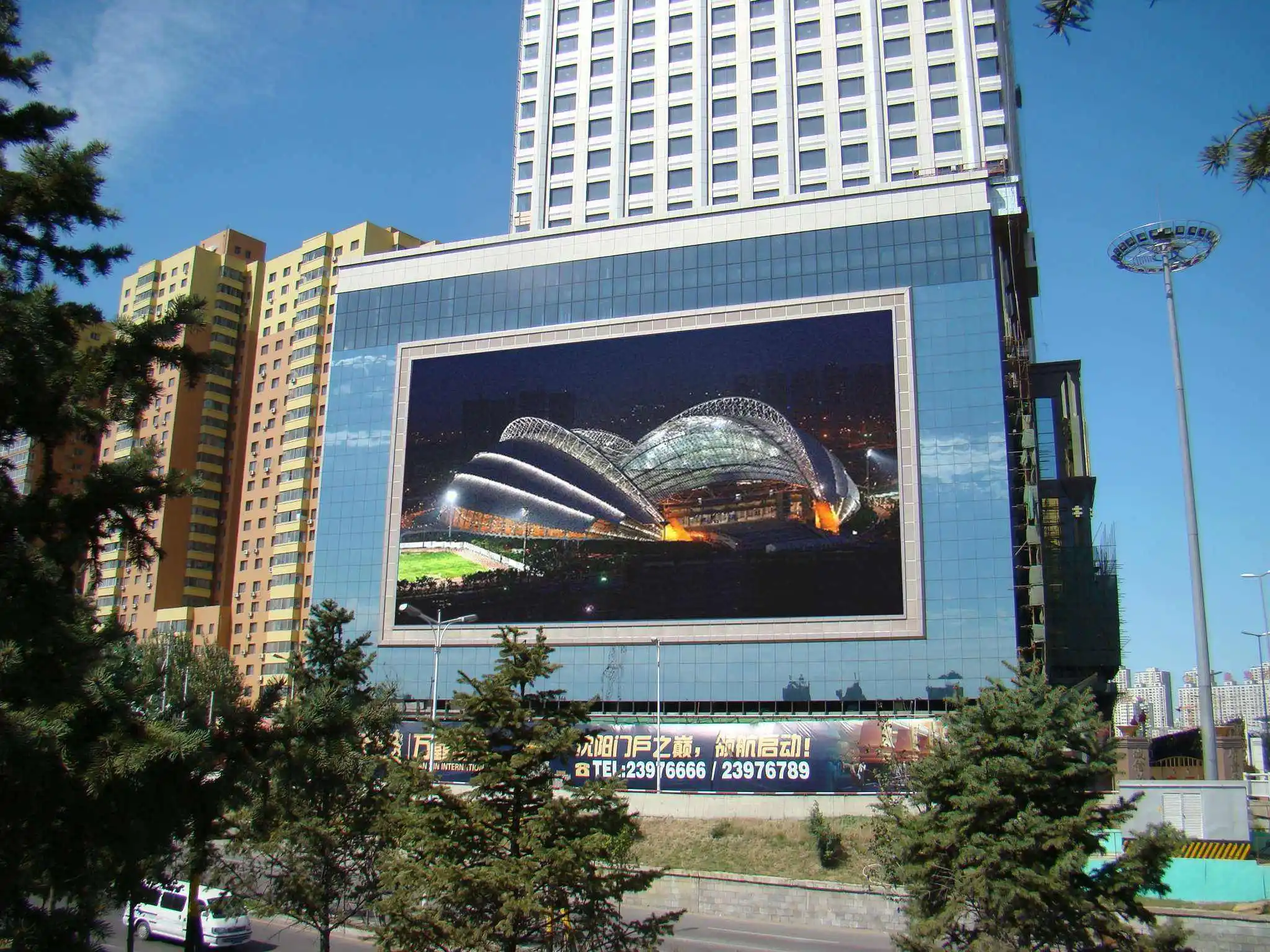 Eco-Friendly Outdoor LED Display Low Power Consumption Smart Interactive Function Outdoor Advertising Led Screen
