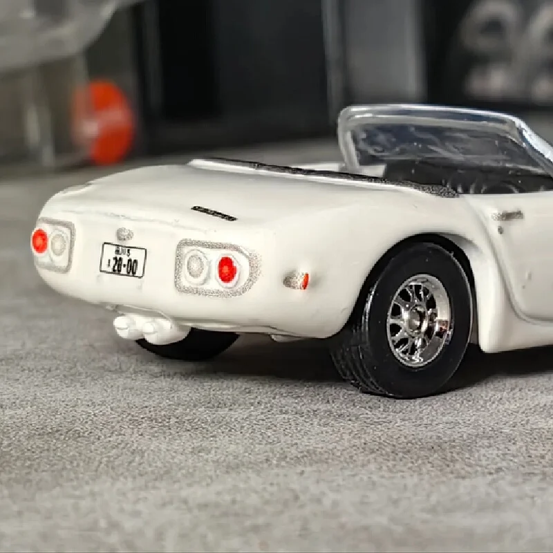 ホットウィール プレミアム 1/64 スケール ダイキャスト 007 トヨタ 2000GT ロードスター コレクタブル 合金製 車模型 車両玩具 大人向けファン コレクター向け