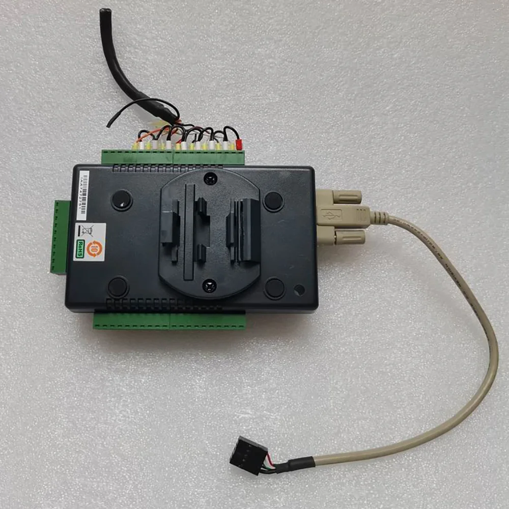 

USB-4716 для Advantech 200 кС/с, 16-битный многофункциональный USB-модуль