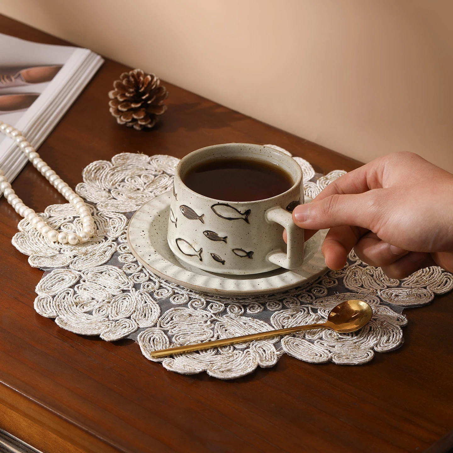 3D Rose Embroidered Round Placemat Vintage Lace Table Mat Heat Insulation Coaster for Dining Table Coffee Table Vase Base Decor