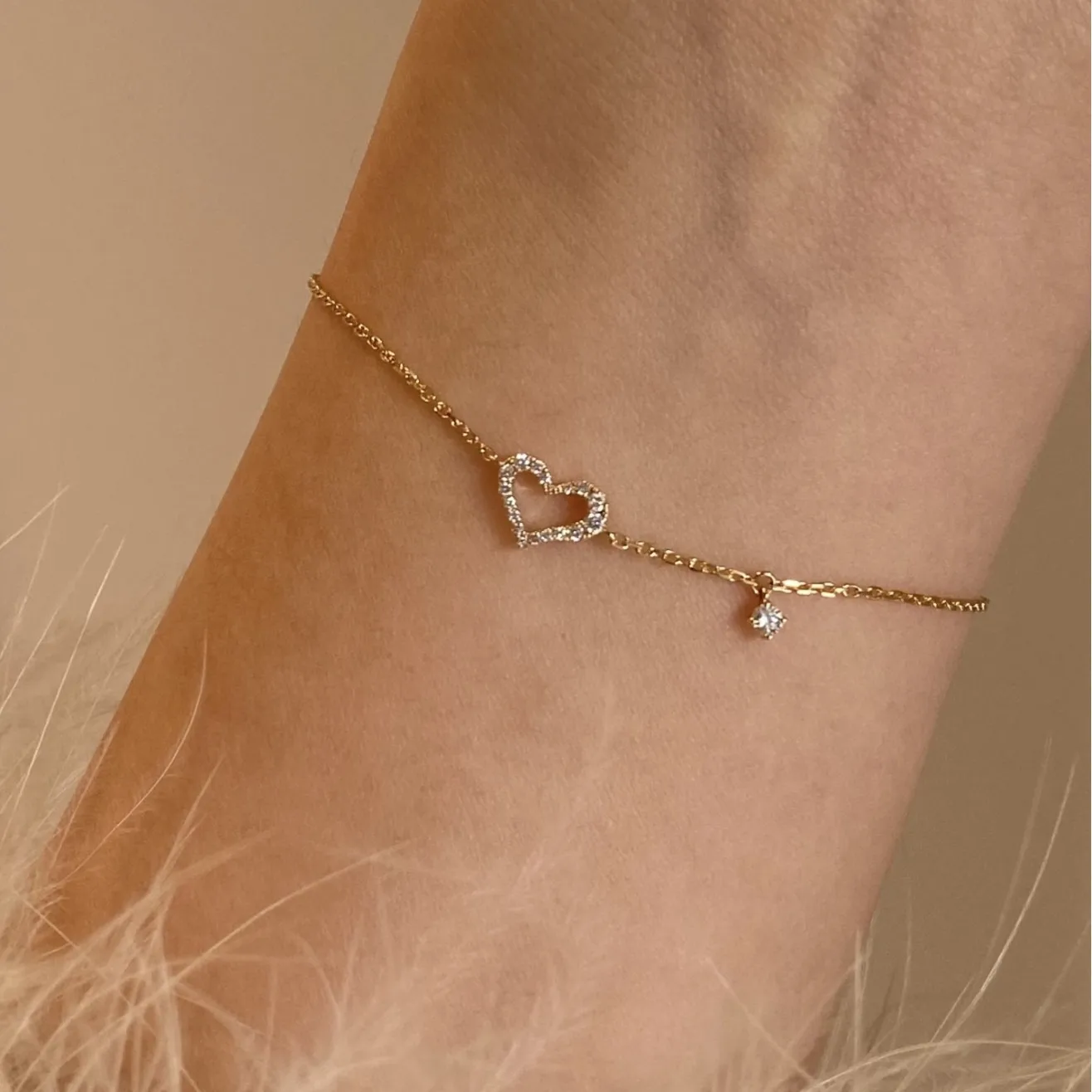 ENSHIR Hollow Heart Zircon Bracelet for Women Luxury Delicate Vintage Fashion Temperament Simple Niche Jewelry Gifts Wholesale