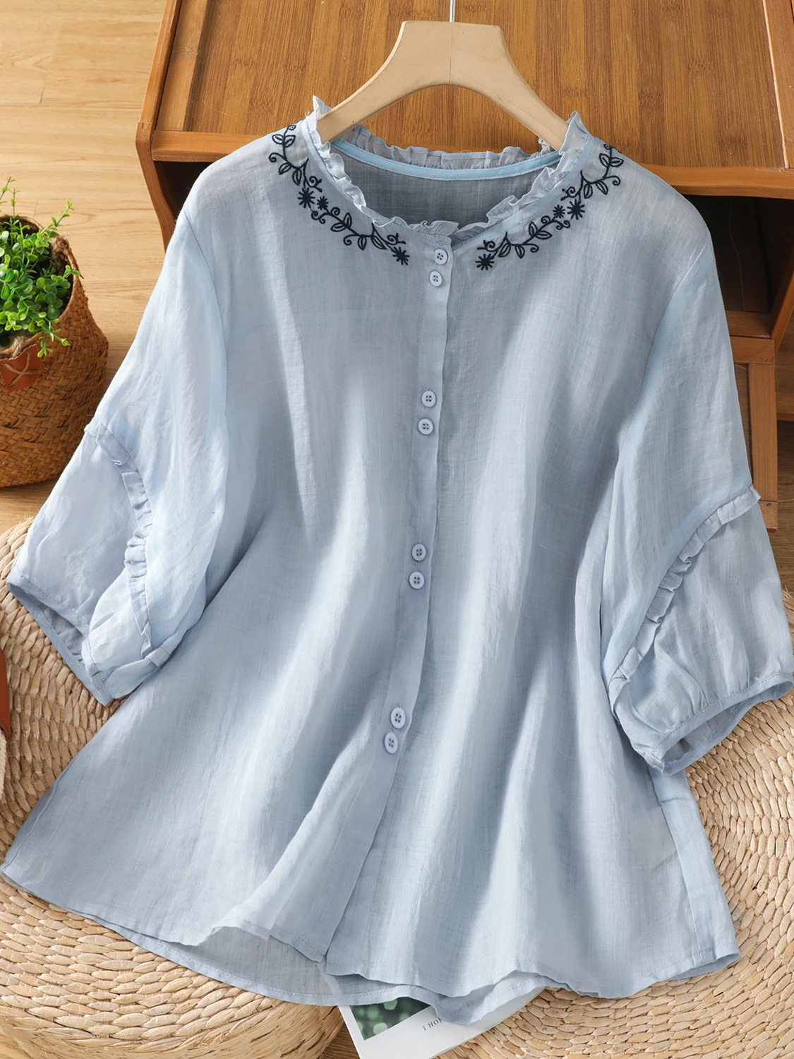 

Blue Embroidered Lace Trim Linen irt Women's Summer Original Design Loose Fit round Ne Seven Sve Casual Top