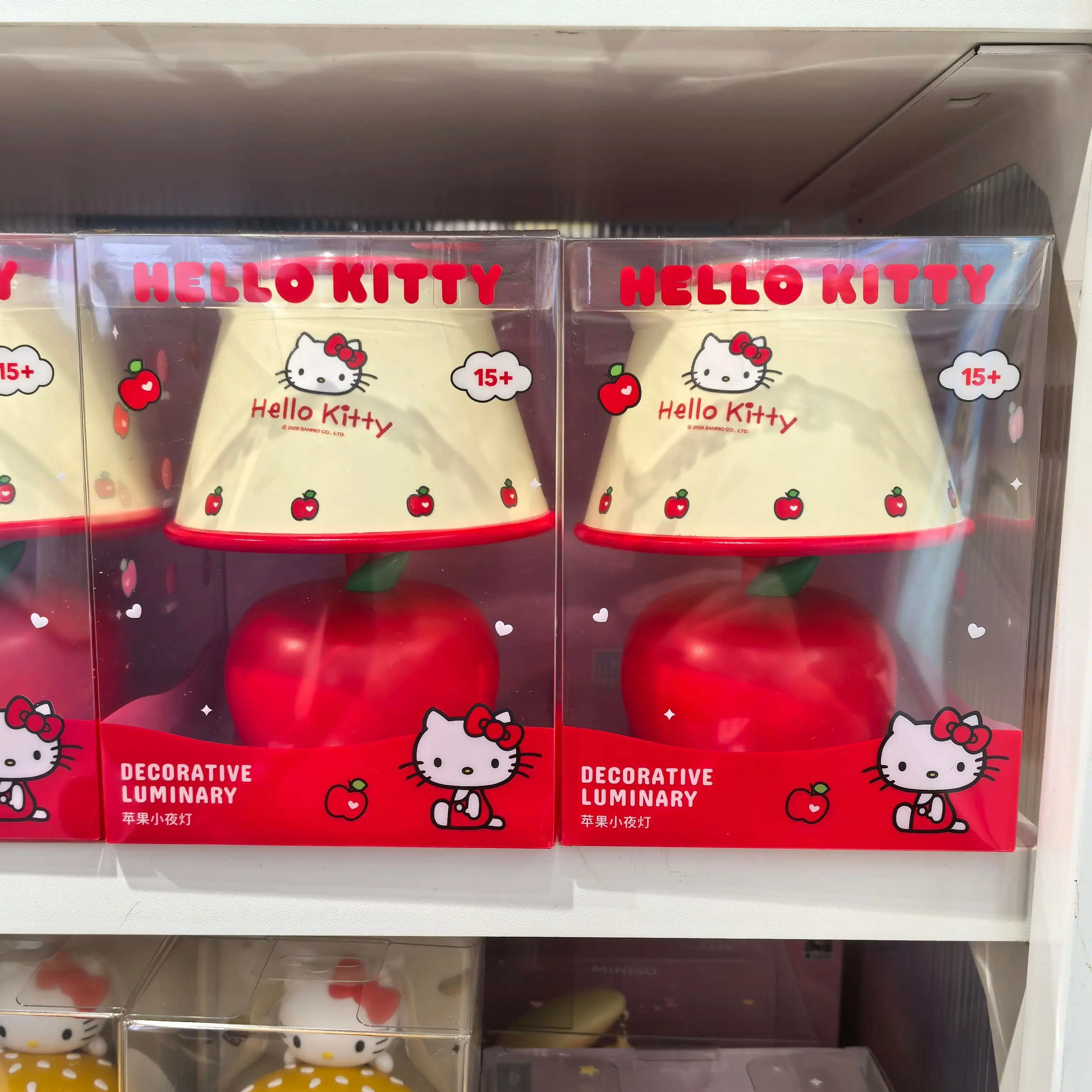 

Sanrio Characters Red White Series Night Light, LED Apple Shape Lamp for Bedroom, Cute Mood Lighting Decor, USB Powered Gift