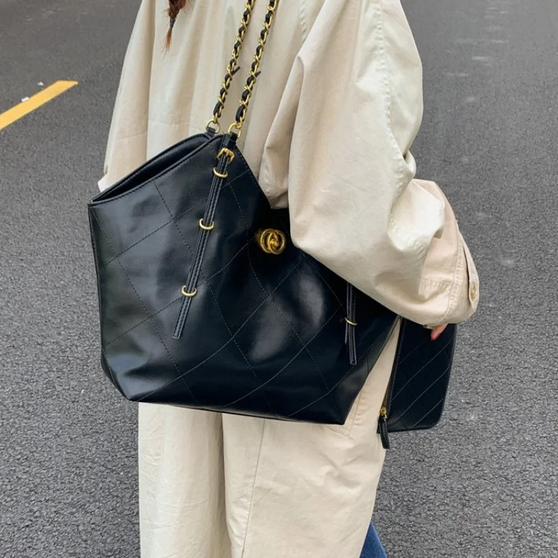 

Дизайнерская женская сумка через плечо с кожаной отделкой, классическая сумка через плечо для модных дам