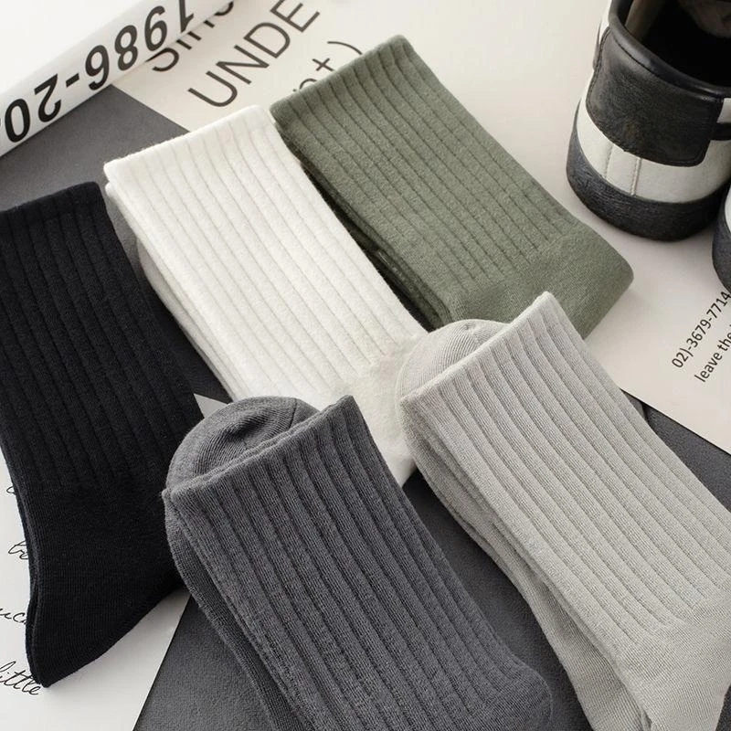 Four Seasons Socks Unisex Solid Color Middle Tube Sockken Breathable Slip Resistant Sports Men\'s Socks Campus Style Casual Sock