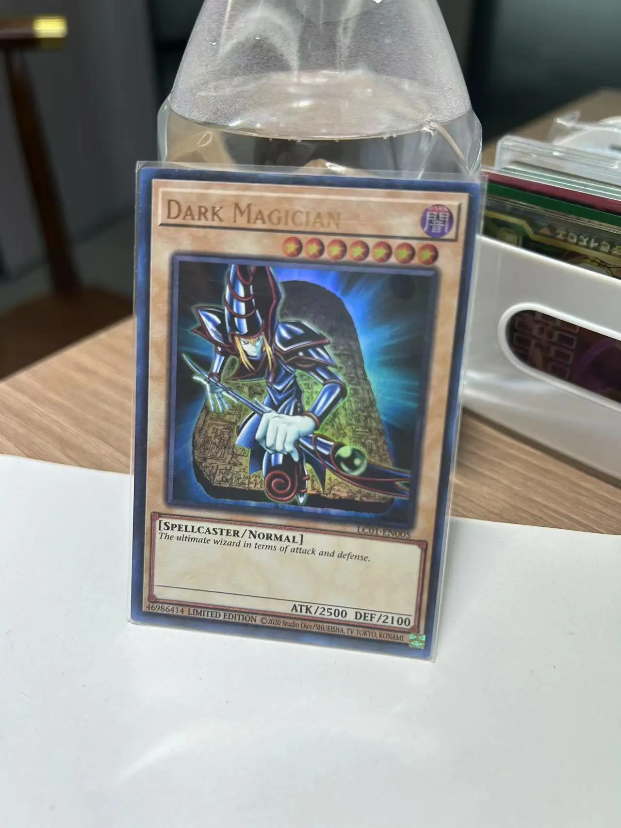 

Yu Gi Oh Ultra редкая/UR TCG Dark Magician(LC01-EN005) настольная игра, коллекция на английском языке, игрушечная карточка (не оригинал)