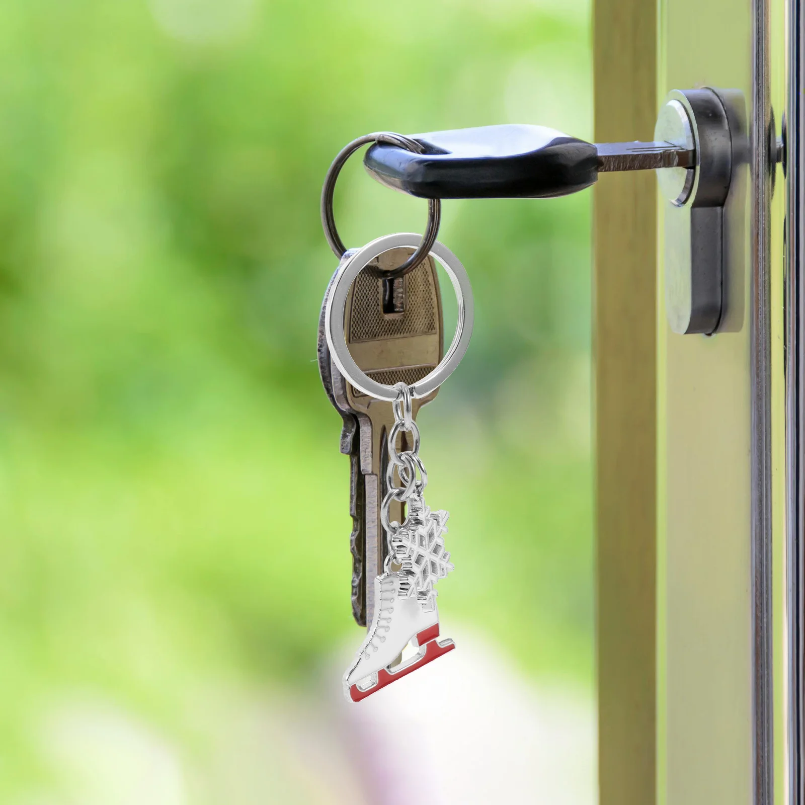 2 pçs anel skate patinação no gelo presentes bonito chaveiros em massa mochila charme figura acessórios