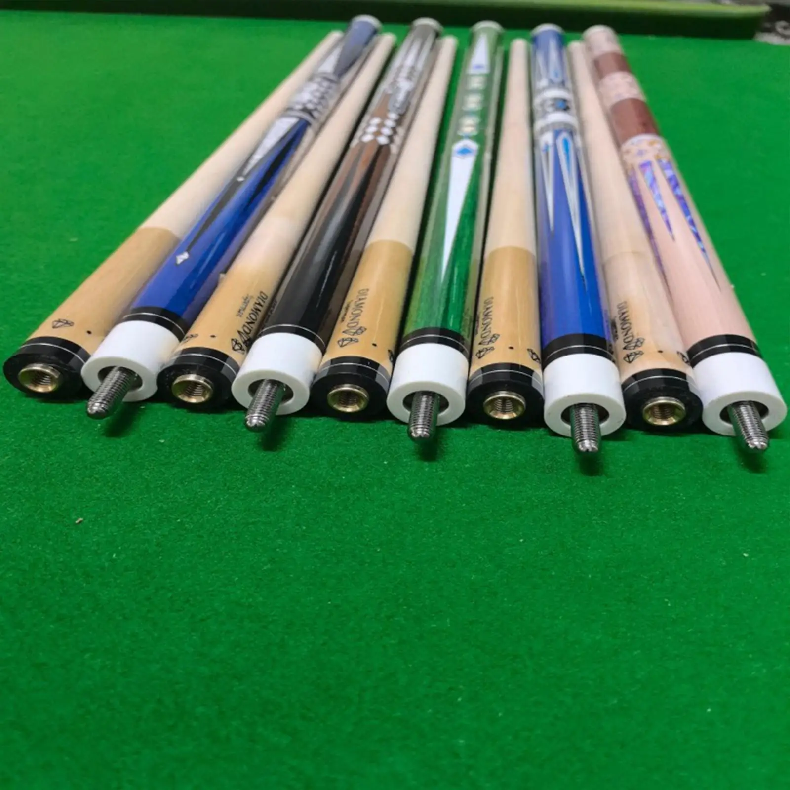 145cmプールキュースティック、メープルウッド製、2ピース構造、ビリヤードアクセサリー、クラブでのプレイ、スヌーカー、大人と家庭での使用に最適